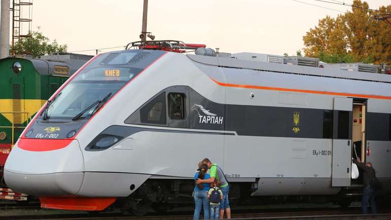 Швидкісний електропотяг Крюківського вагонобудівного заводу отримав ім’я «Тарпан»