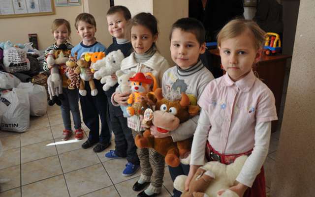 Полтавські дільничні зібрали гуманітарну допомогу для діток із зони АТО_2
