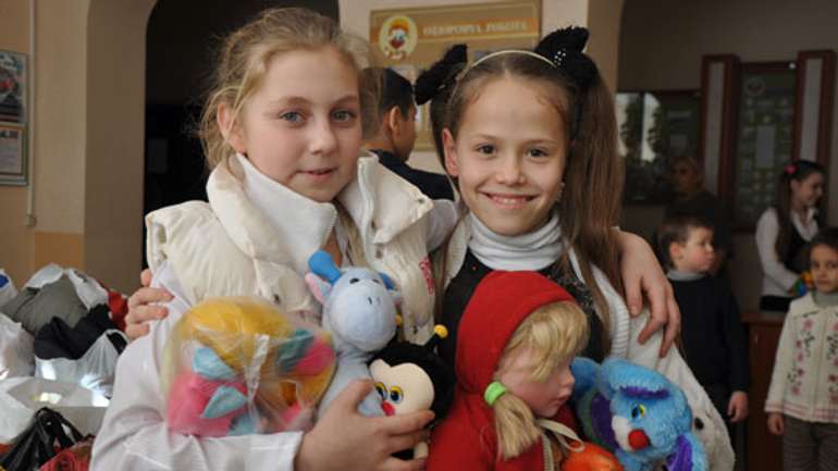 Полтавські дільничні зібрали гуманітарну допомогу для діток із зони АТО