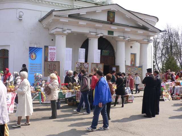 В Полтаві влаштували Великодній благодійний ярмарок на потреби АТО_2