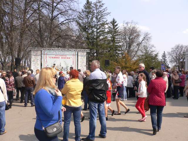 В Полтаві влаштували Великодній благодійний ярмарок на потреби АТО_4