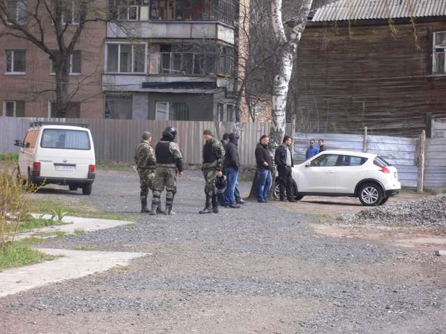 Спецпризначенці і тітушки влаштували бійку з місцевими жителями, захищаючи будмайданчик депутата-комуніста_32