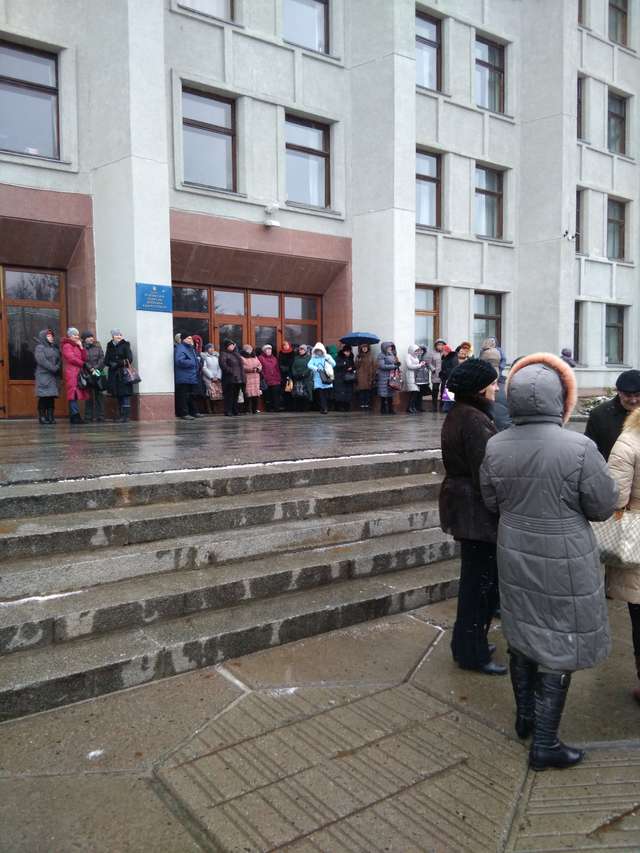 Працівники «Полтавафарму» пікетують Полтавську ОДА ОНОВЛЕННЯ_1