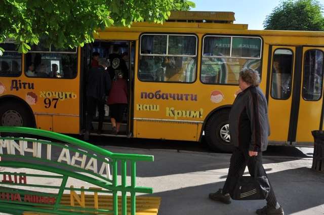  Український Крим залишився тільки на тролейбусі полтавських чиновників_2