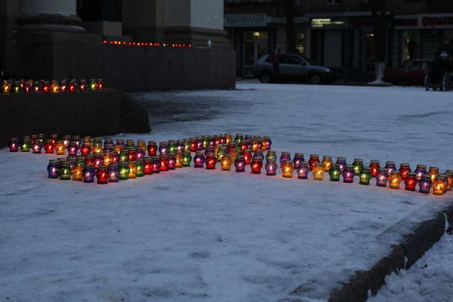 Понад тисяча містян вшанували жертв Голодомору в Полтаві_2