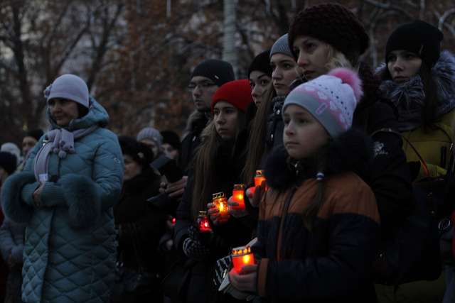 Понад тисяча містян вшанували жертв Голодомору в Полтаві_6