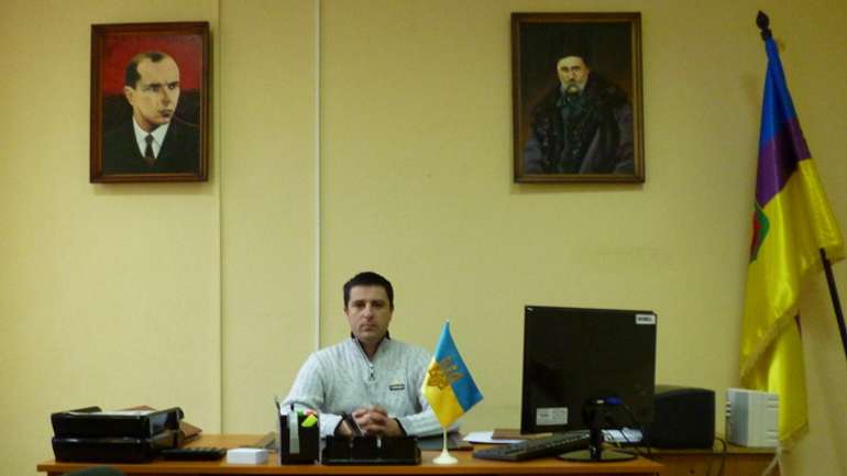 Як мер Карлівки за охороною ховається