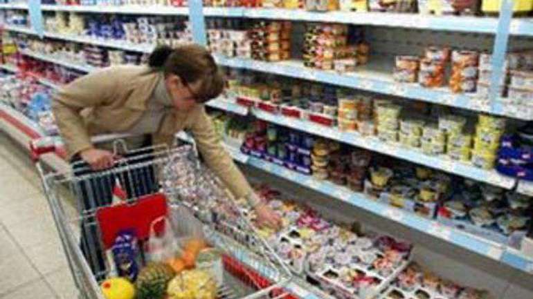 Влітку на українців чекає сезонне падіння споживчих цін, однак уже в серпні інфляція знову прискориться
