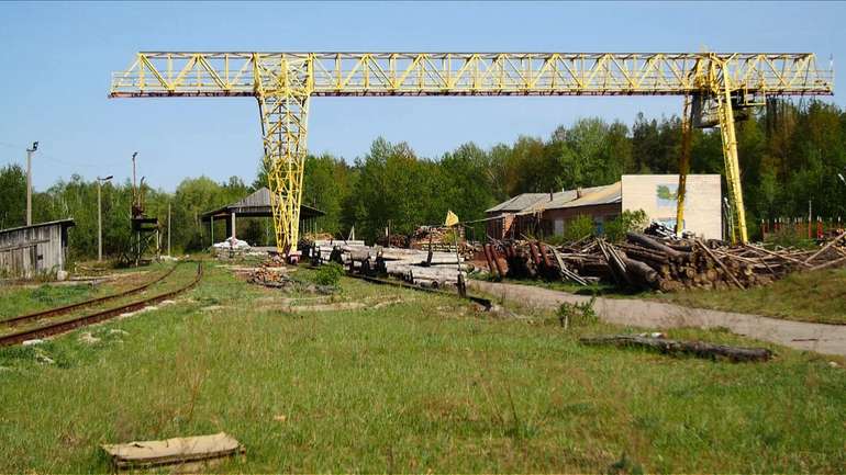 «Закрита економічна зона»: дружина чиновника Нацполіції організувала незаконне виробництво у Чорнобильській зоні