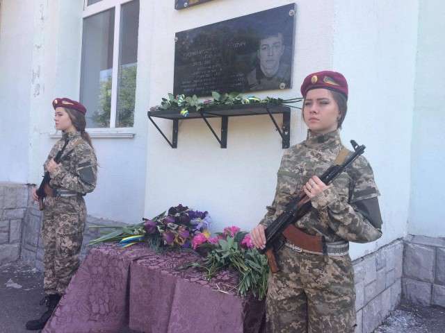 Ще одному загиблому полтавському воїну відкрили меморіальну дошку_2