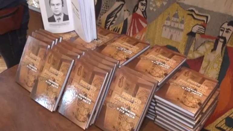 Полтавцям презентували книгу про музеї художника Віктора Батурина