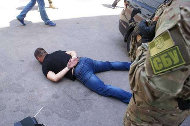 У Запоріжжі затримали банду поліцейських, що промишляла розбоєм та пограбуваннями_2