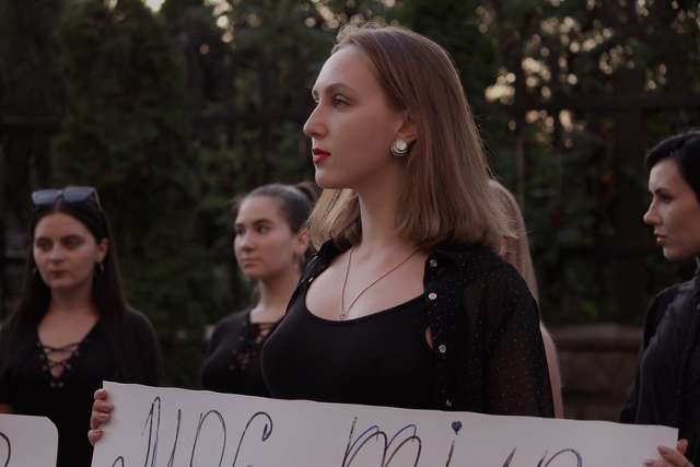 Українські жінки вимагають прийняття закону про зброю – під Адміністрацією президента пройшов мітинг (фото)_2