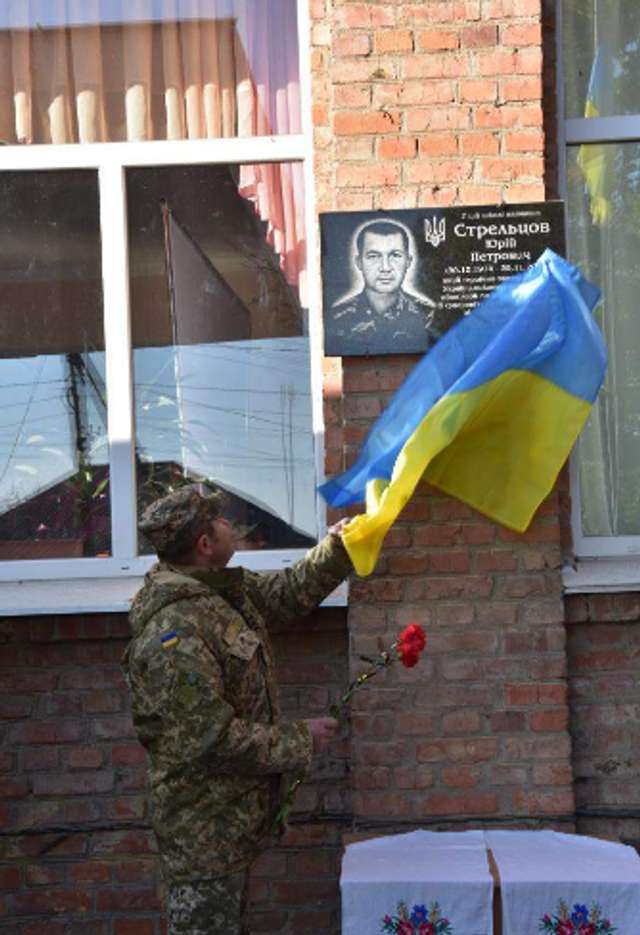 У Пирятині відкрили меморіальну дошку полеглому на Донбасі земляку_2