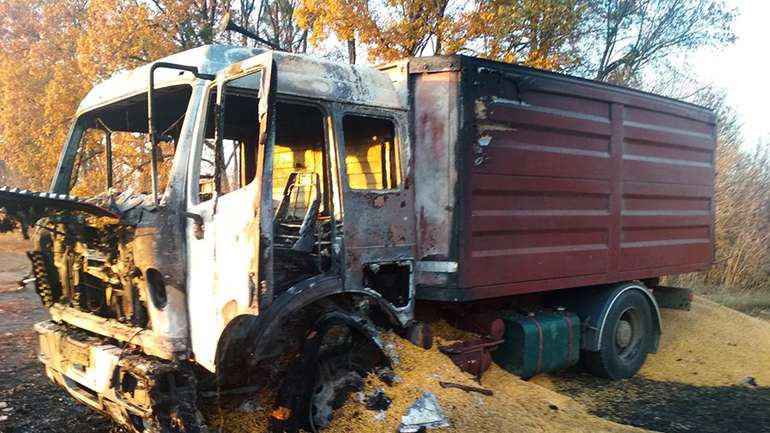 У Гадяцькому районі майже дощенту згоріло вантажне авто