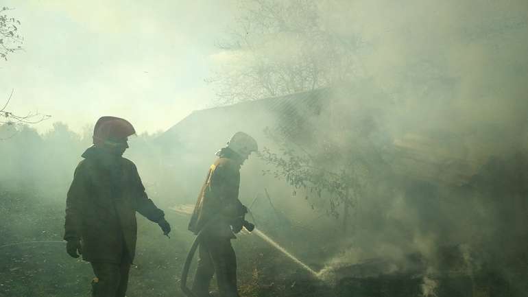 У Гадяцькому районі пожежники врятували господарську будівлю (фото)