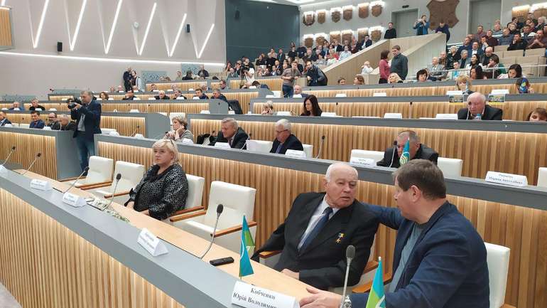 На сесію Полтавської обласної ради з’явилася лише половина депутатів