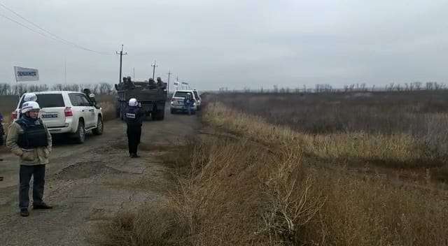 Як українські військові відходили з власної землі: фото та відео_2