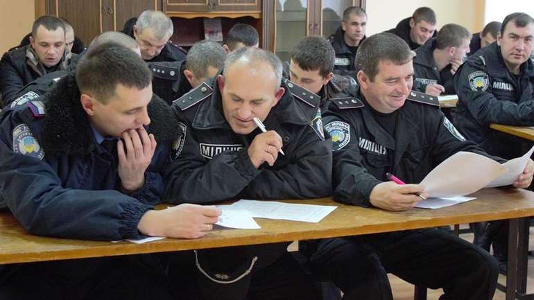 Старі нові поліцейські: дві тисячі поновились через суди