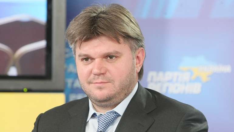 Ставицький організував міжнародне рейдерство Екс-міністр силою захоплює мережу автозаправних станцій в Україні