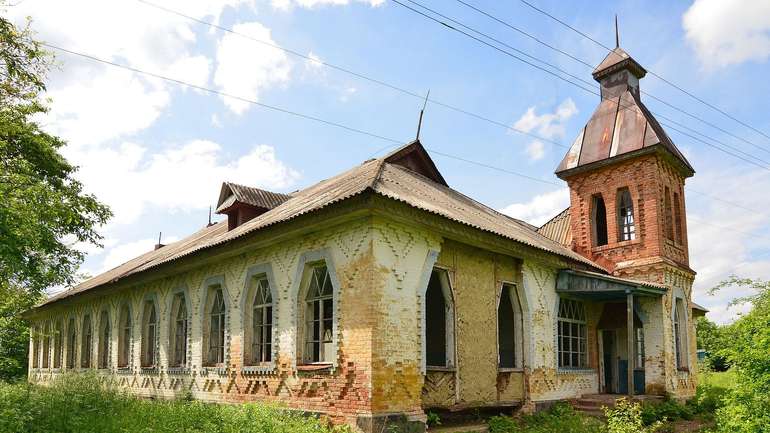 Українців закликали підтримати відновлення старовинної школи на Полтавщині