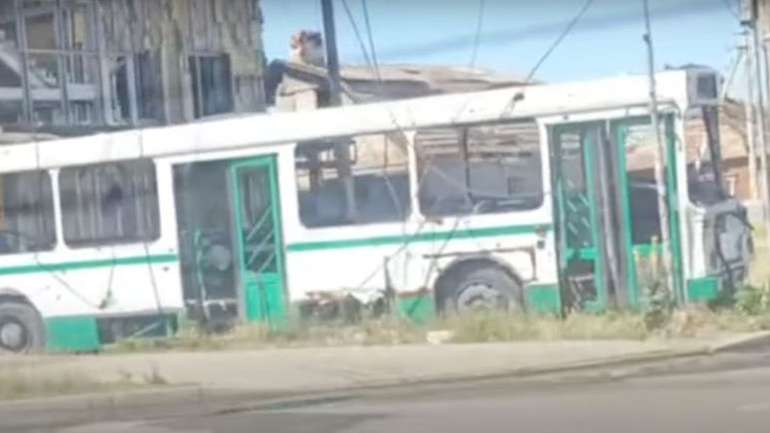 Окупанти знищили навіть привезені з росії до Маріуполя автобуси