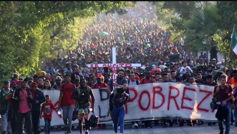 Сім тисяч мігрантів йдуть колоною до кордону Мексики та США