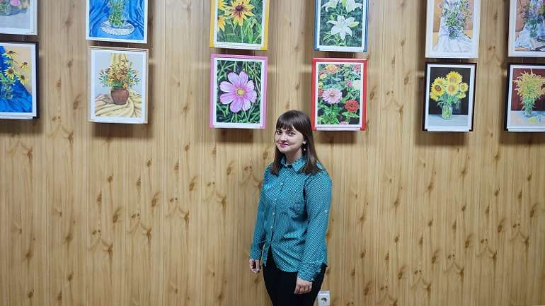 Полтавська художниця влаштувала виставку-збір на підтримку ЗСУ