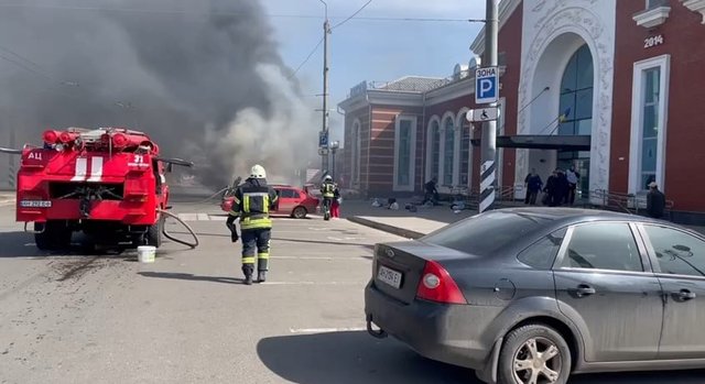 Московитські окупанти завдали ракетного удару по вокзалу Краматорська_2