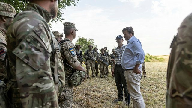 Заступник Міністра оборони зустрівся з воїнами, що проходять навчання у Великобританії_1