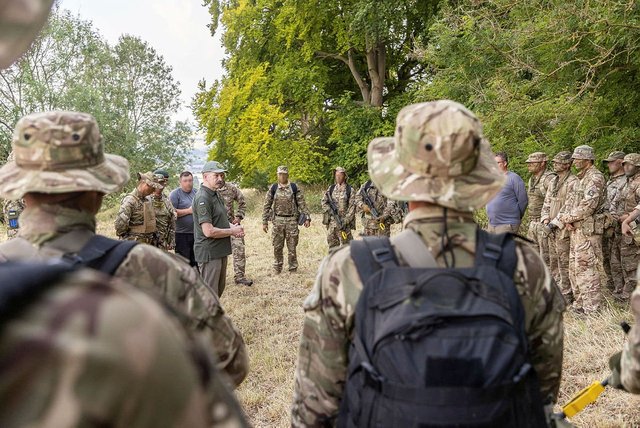 Заступник Міністра оборони зустрівся з воїнами, що проходять навчання у Великобританії_2
