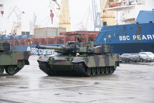 Польща отримала перші корейські танки K2 та САУ K9_5