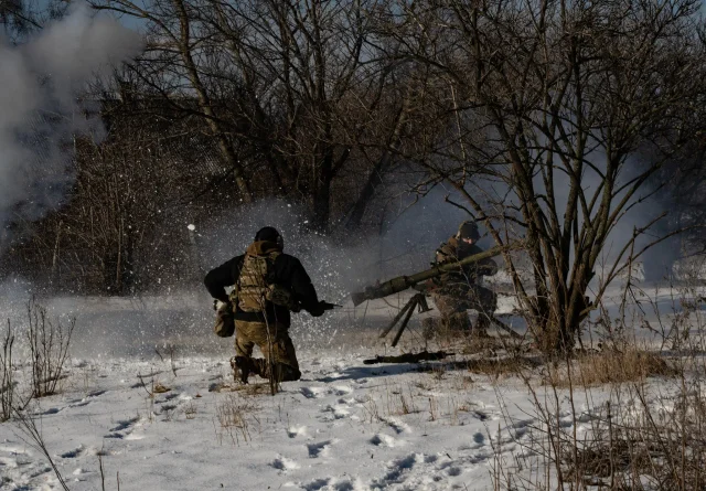 Цього місяця солдати легіону «Вільна Росія» вели вогонь по російських позиціях на відстані трохи більше ніж за милю вздовж лінії фронту на Донбасі, на сході України