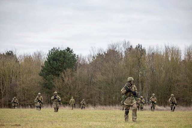 Австралійські інструктори навчають піхотної тактики українських військових у Британії_2