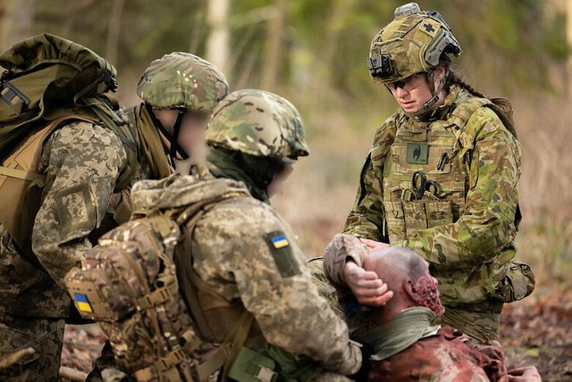 Австралійські інструктори навчають піхотної тактики українських військових у Британії_11