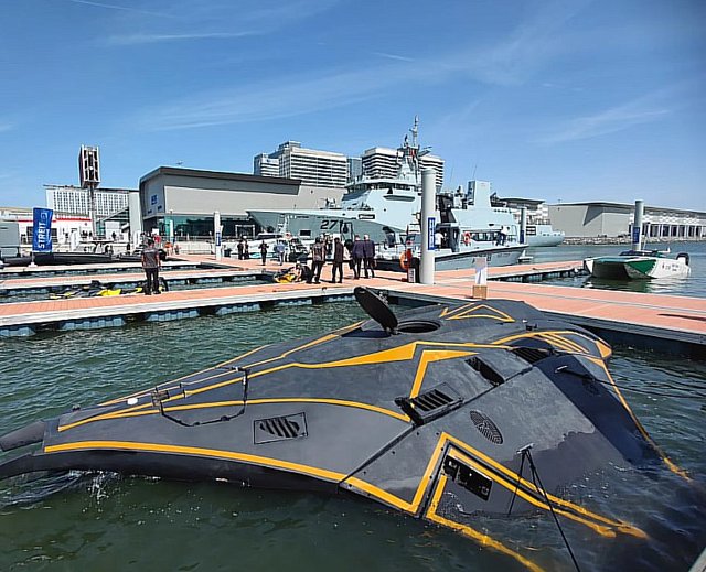 В Абу-Дабі українські розробники презентували компактний підводний човен_4