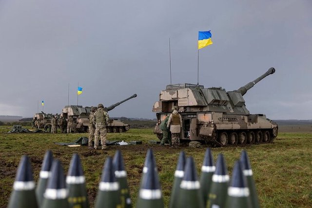 Міноборони Британії показало, як українські артилеристи опановують САУ AS90_2