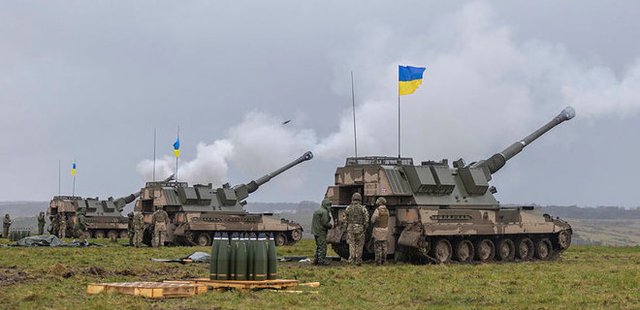 Міноборони Британії показало, як українські артилеристи опановують САУ AS90_4