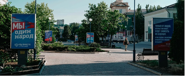 Російські військові патрулюють вулиці в окупованому Бердянську, 17 липня 2022 року. Російські військові патрулюють вулиці в окупованому Бердянську, 17 липня 2022 року.