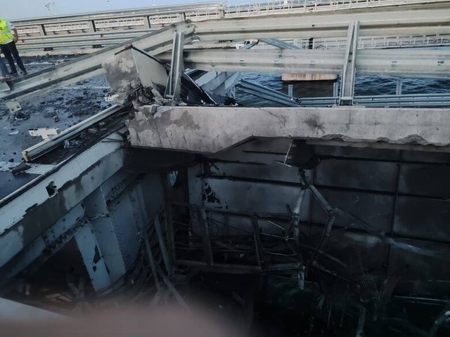 На Кримському мосту пролунали вибухи_9