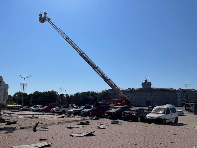 російські окупанти знищили драмтеатр у Чернігові_9