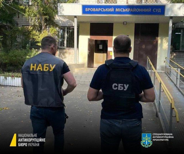 НАБУ і САП викрили на хабарі в 4000 доларів суддю Броварського суду Володимира Сердинського_1