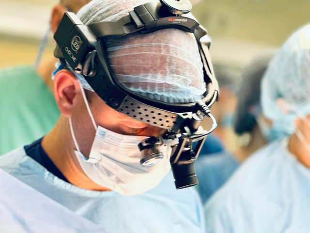 У Львові провели унікальну для України операцію з пересадки комплексу «серце-легені»_4