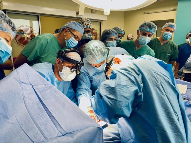У Львові провели унікальну для України операцію з пересадки комплексу «серце-легені»_5
