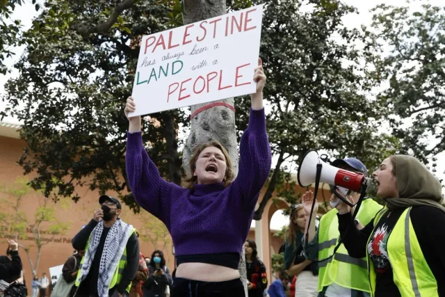 У США ширяться студентські протести з вимогою припинити підтримку Ізраїлю_8