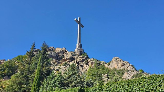 Долина Загиблих: Символ пам’яті, примирення та диктаторської величі_3