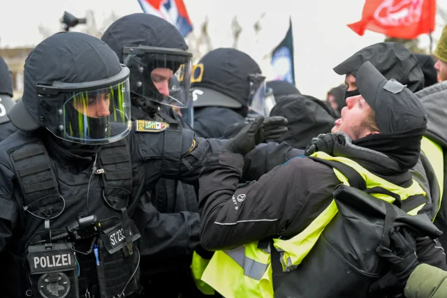 У Німеччині спалахнули масові протести на тлі конференції ультраправої партії AfD_2