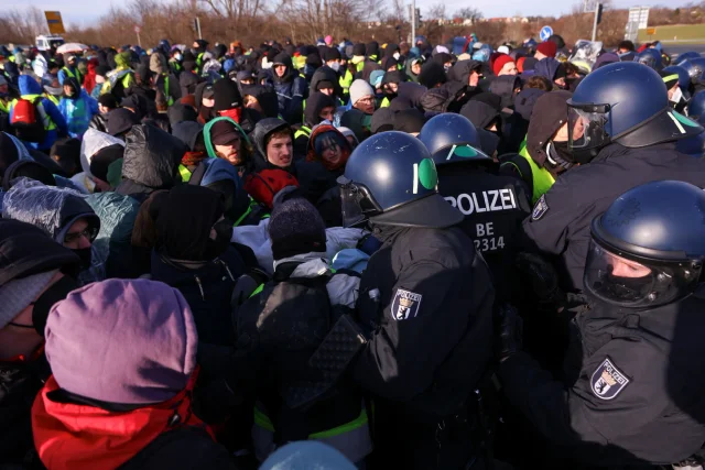 У Німеччині спалахнули масові протести на тлі конференції ультраправої партії AfD_3