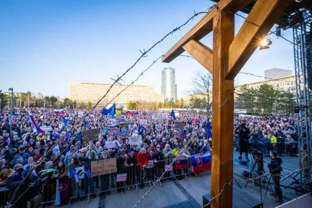 У Словаччині відбулися акції протесту з вимогою відставки прем’єра Роберта Фіцо_1