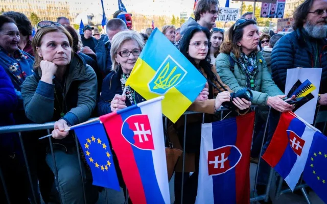 У Словаччині відбулися акції протесту з вимогою відставки прем’єра Роберта Фіцо_4